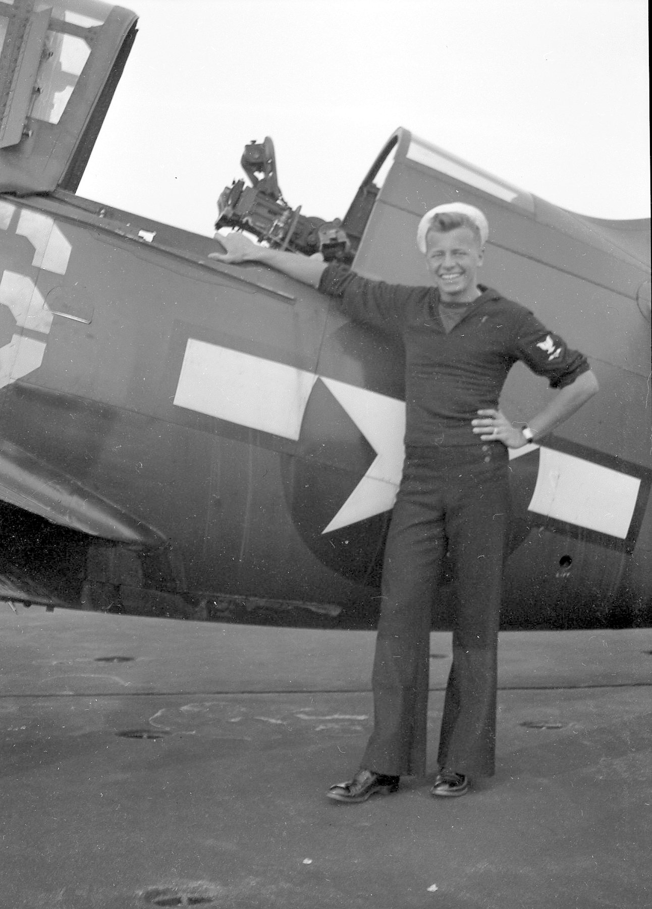 1944 with plane.jpg